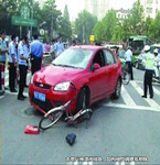 無妄之災(zāi) 花壇中躥出罐車3人受傷