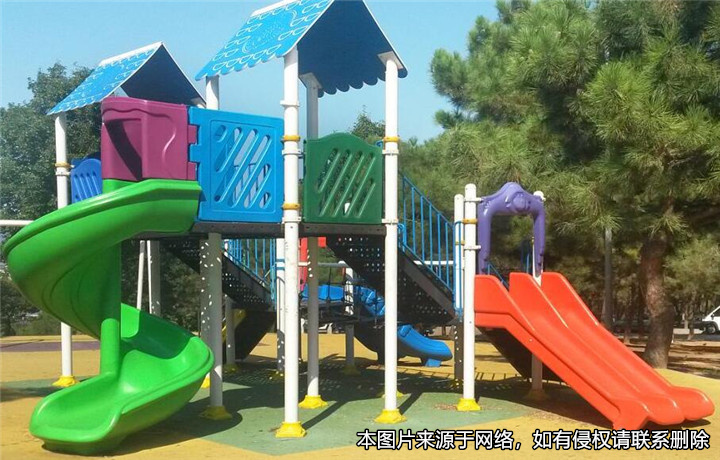 業主自費給小區買滑梯，女子路過摔傷將其告上法院