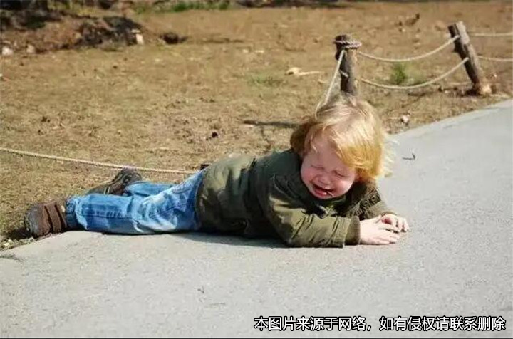 六旬老嫗摔倒狀告滑板車少年，法院判決少年不需承擔責任